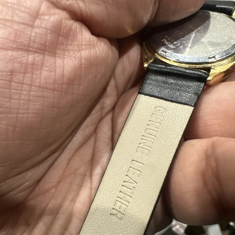 Working Vintage‎ PULSAR Gold Tone 36MM DAY Date Quartz Watch Black Leather Band